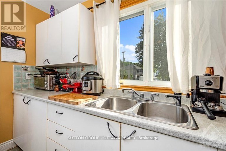 28870961/846-st-laurent-boulevard/overbrookcastle-heights/ottawa/ontario/K1K3A9_9