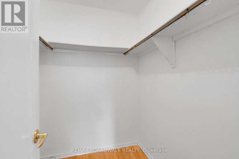 29432299/116-old-colony-road/glencairnhazeldean/ottawa/ontario/K2L1M2_23