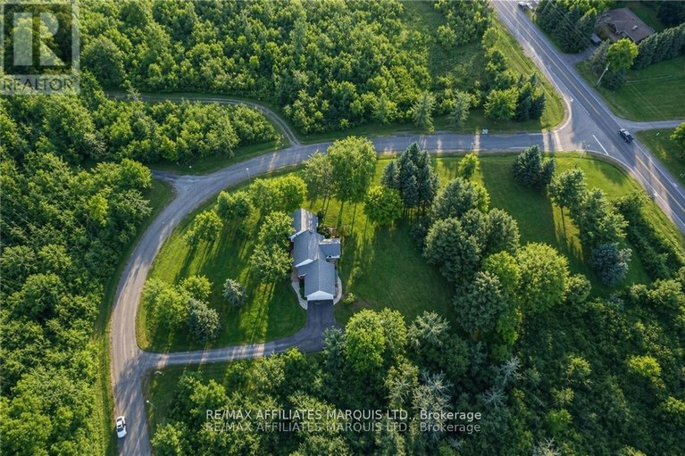 29664114/18537-stonehouse-point-road/south-glengarry-charlottenburgh-twp/south-glengarry/ontario/K6H5R5_3