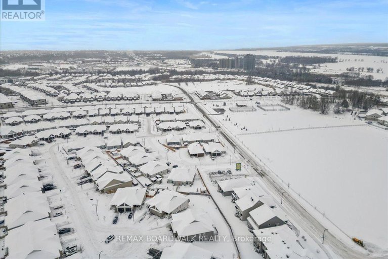 29313884/779-keinouche-place/camelot/ottawa/ontario/K4A5K3_46