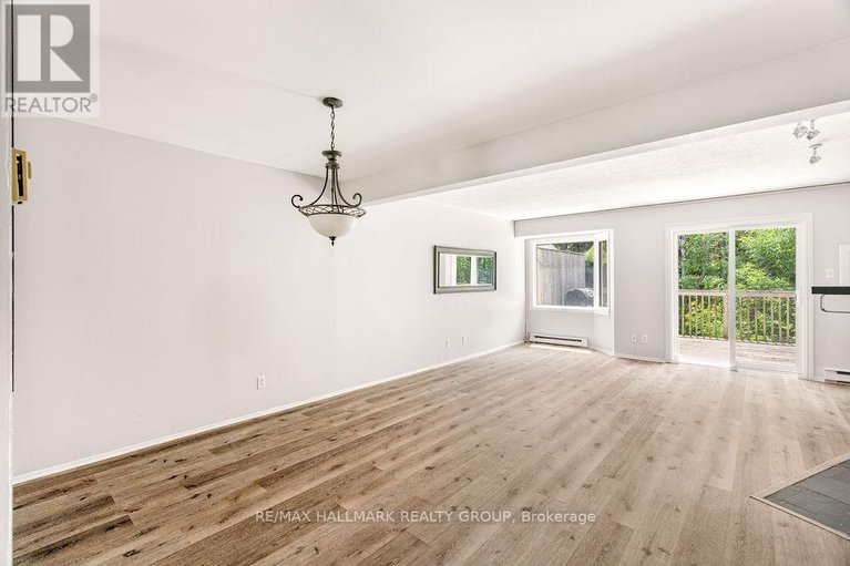 28556147/4-1-timberview-way/westcliffe-estates/ottawa/ontario/K2H9M7_18