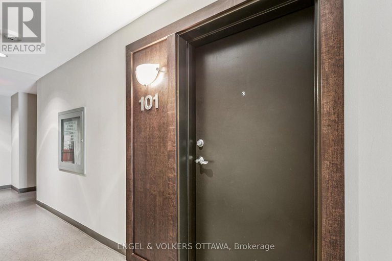 28829655/101-160-montblanc-private/convent-glen-north/ottawa/ontario/K1C0B8_5