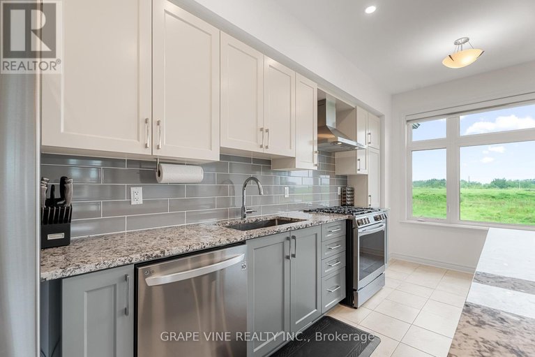 28472373/60-verglas-lane/mer-bleuebradley-estatesanderson-park/ottawa/ontario/K1W0R2_18