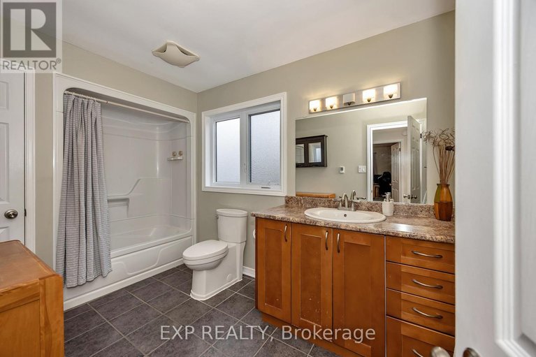 29607675/63-victor-street/stittsville-central/ottawa/ontario/K2S1H8_30