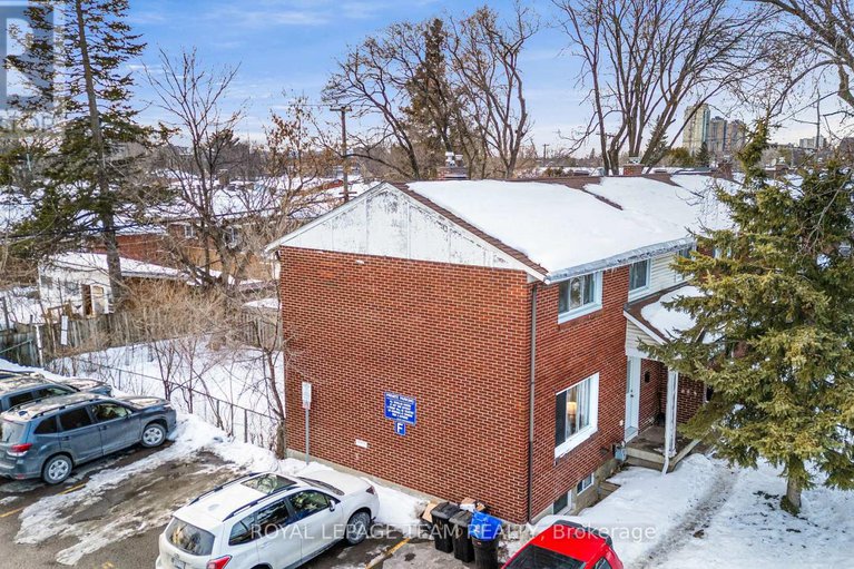 29392514/852-borthwick-avenue/castle-heightsrideau-high/ottawa/ontario/K1K2M8_50