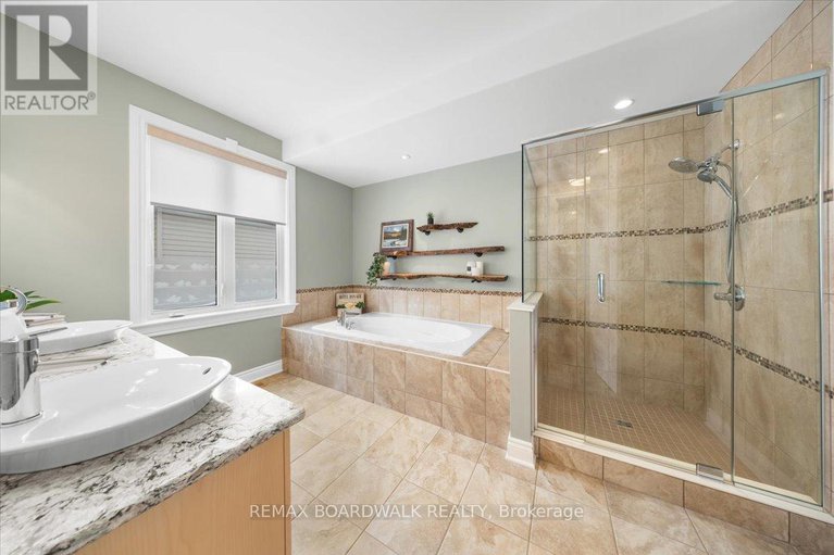 29297524/813-platinum-street/clarencerockland-twp/clarence-rockland/ontario/K4K0J2_26