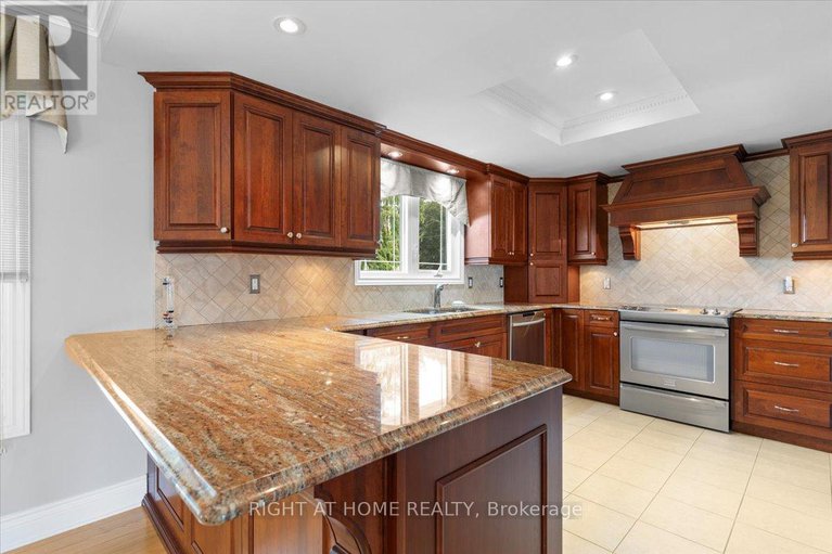 28626248/2344-raymond-street/town-of-rockland/clarence-rockland/ontario/K4K1K4_11