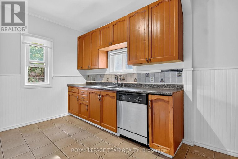 28893264/2822-richmond-road/fairfield-heights/ottawa/ontario/K2B6S5_9