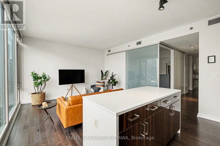 29683861/513-300-lisgar-street/ottawa-centre/ottawa/ontario/K2P0E2_13