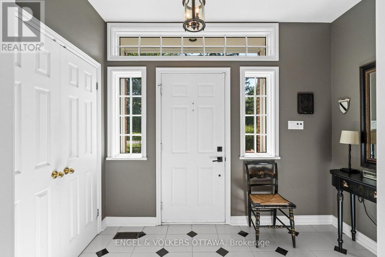 28790851/5557-pettapiece-crescent/manotick-village-manotick-estates/ottawa/ontario/K4M1C5_5