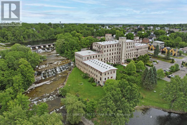 28688654/109-1-rosamond-street/almonte/mississippi-mills/ontario/K0A1A0_37
