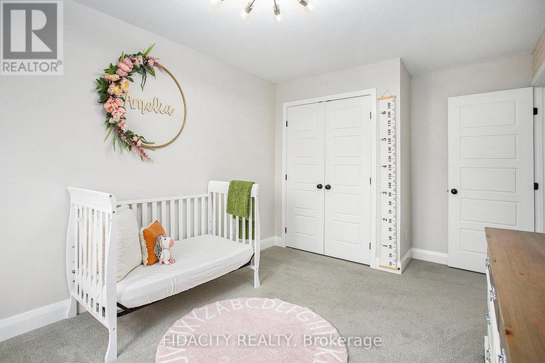 28286993/670-whitecliffs-avenue/riverside-south/ottawa/ontario/K1V2N4_22