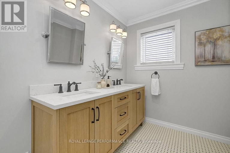 29432301/532-alesther-street/overbrookcastle-heights/ottawa/ontario/K1K1J3_22