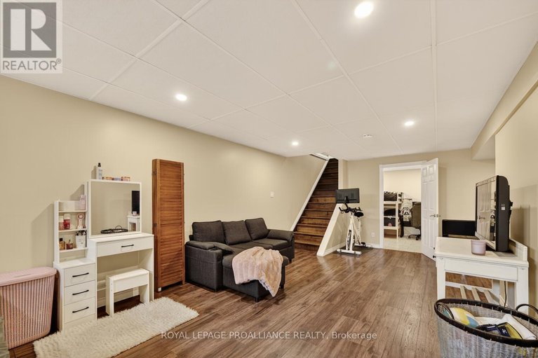 29557467/5500-meadowbrook-drive/iroquois/south-dundas/ontario/K0E1K0_25