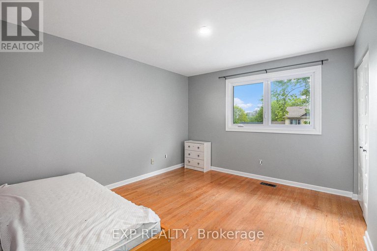 28353223/2195-niagara-drive/applewood-acres/ottawa/ontario/K1H6H5_26