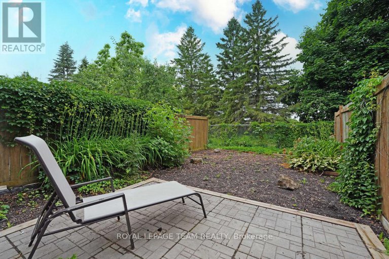 28530202/50-hummingbird-crescent-n/cedargrovefraserdale/ottawa/ontario/K2J3A4_30