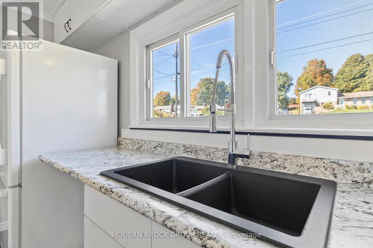 28960799/27-sarah-street/augusta-twp/augusta/ontario/K0E1P0_20