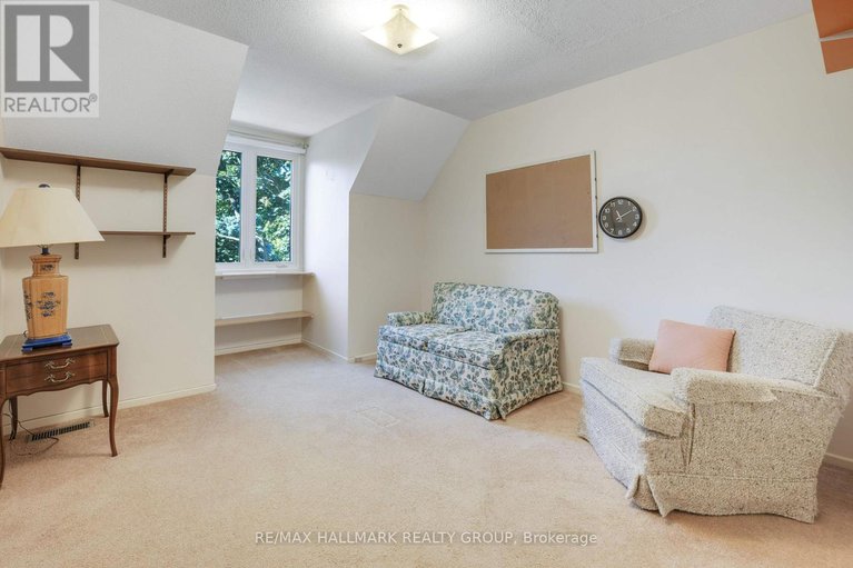 28869617/1-northview-road/city-viewskylinefisher-heightsparkwood-hills/ottawa/ontario/K2E6A6_25