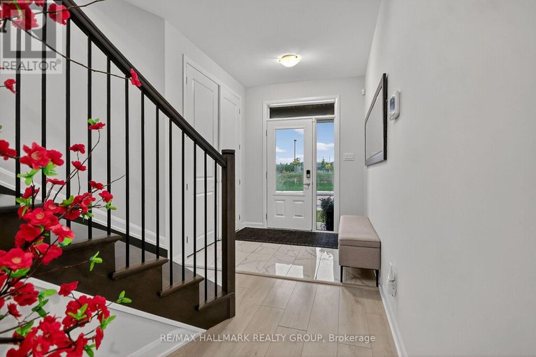 28901947/720-cappamore-drive/half-moon-bay/ottawa/ontario/K2J6W3_4