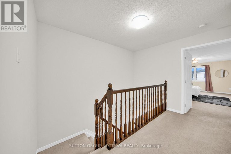 28945910/747-oakglade-avenue/emerald-meadowstrailwest/ottawa/ontario/K2M0B5_14