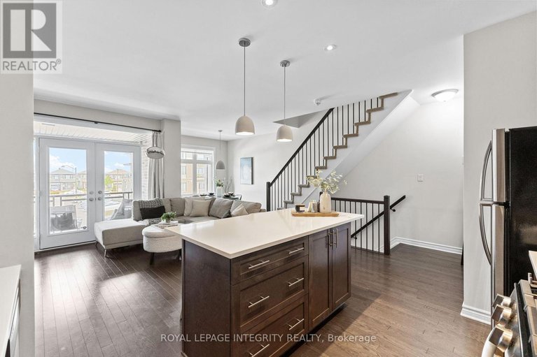 28756999/611-compass-street/mer-bleuebradley-estatesanderson-park/ottawa/ontario/K1W0J8_9