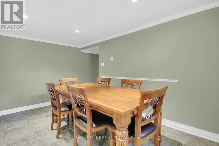 28483641/8-greenwich-avenue/carleton-heights/ottawa/ontario/K2E5E6_24