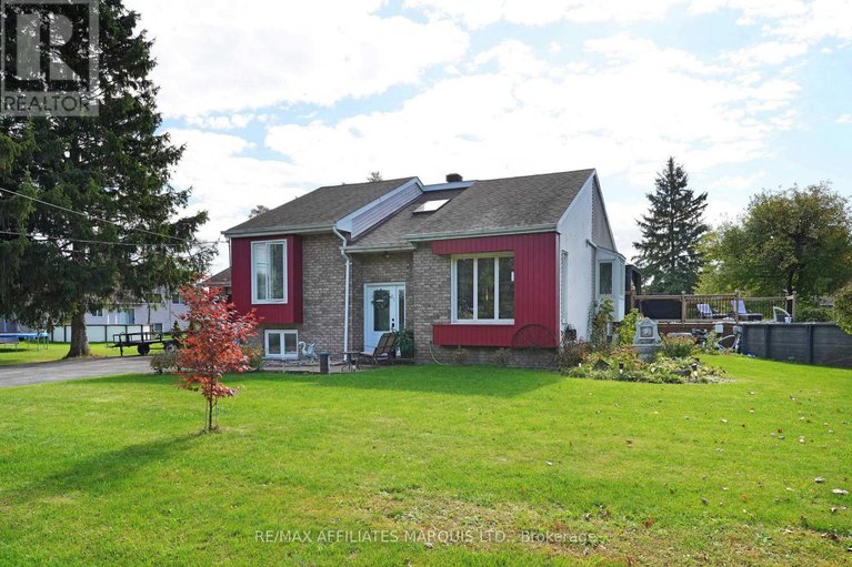 29034285/21-ste-therese-boulevard/embrun/russell/ontario/K0A1W0_3