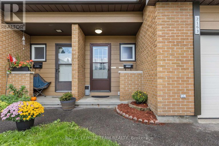 28930339/2163-orient-park-drive/blackburn-hamlet-south/ottawa/ontario/K1B4W1_4