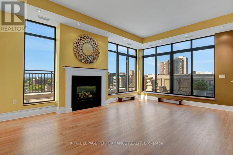 28544593/ph2-260-besserer-street/sandy-hill/ottawa/ontario/K1N1J3_9