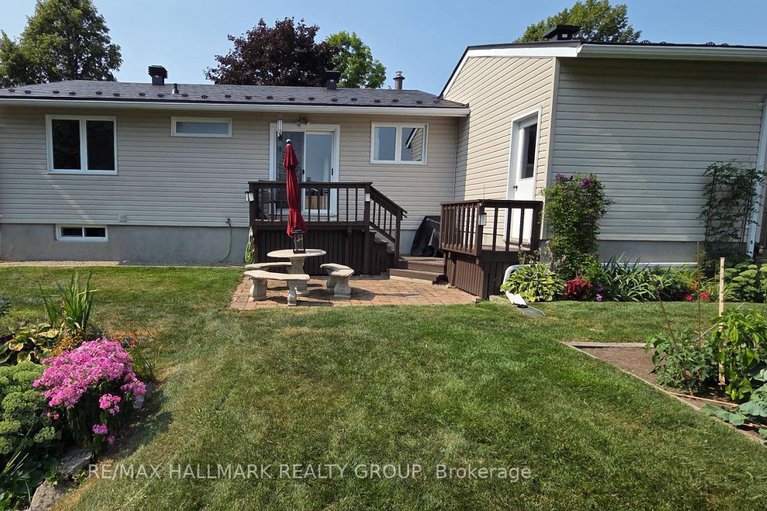 29090721/1366-metz-crescent/carson-grove/ottawa/ontario/K1K3Z5_30