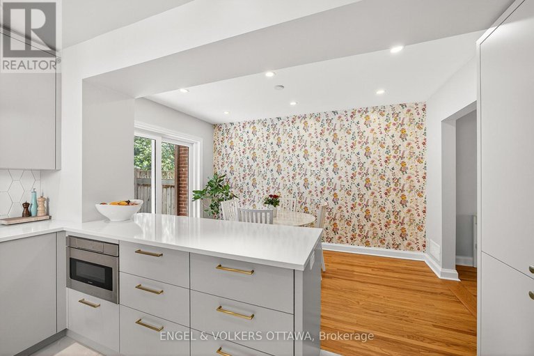 28835292/557-roosevelt-avenue/mckellarhighland/ottawa/ontario/K2A2A2_16