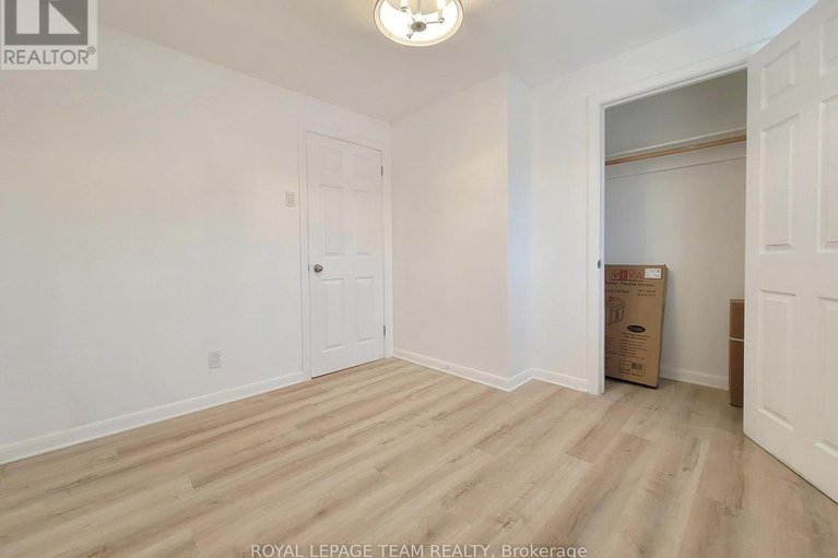 28979840/852-cummings-avenue/castle-heightsrideau-high/ottawa/ontario/K1K2L4_17