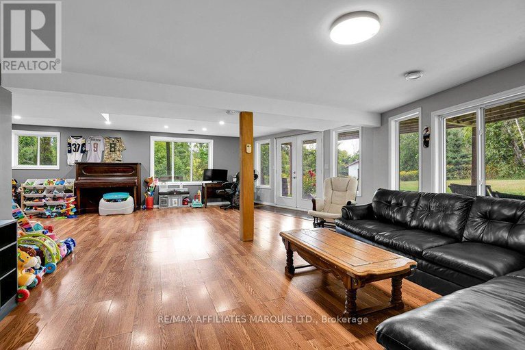 28879635/35-nevada-street/moose-creek/north-stormont/ontario/K0C1W0_31