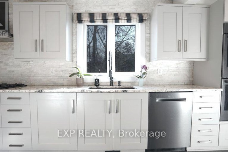 28293980/17-chesswood-court/pineglencountry-place/ottawa/ontario/K2E7E3_12