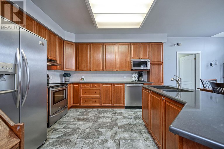 28233202/4191-wolfe-point-way/riverside-southgloucester-glen/ottawa/ontario/K1V1P5_16