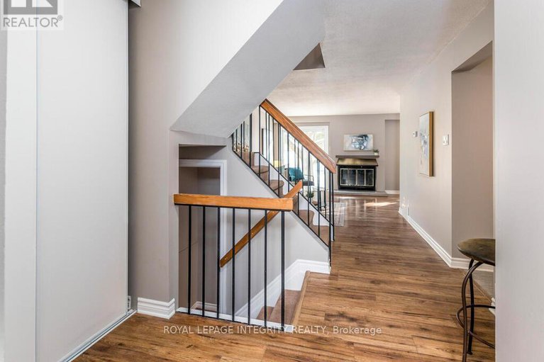 29282826/14-146-valley-stream-drive/leslie-park/ottawa/ontario/K2H9C6_4