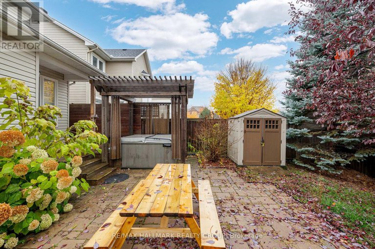 29354071/10-friendly-crescent/stittsville-south/ottawa/ontario/K2S2B6_35