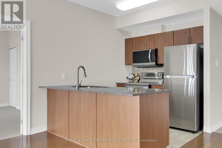27930686/1807-70-landry-street/vanier/ottawa/ontario/K1L0A8_17