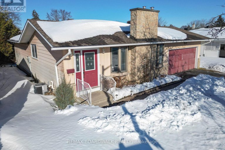 29432299/116-old-colony-road/glencairnhazeldean/ottawa/ontario/K2L1M2_1