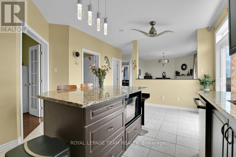 28330795/130-winterhaven-drive/mer-bleuebradley-estatesanderson-park/ottawa/ontario/K1W0H4_12