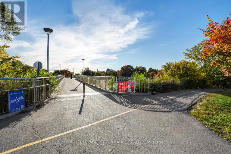 28841567/3-2-columbus-avenue/overbrook/ottawa/ontario/K1K1R3_48