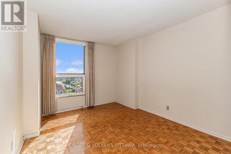 28919458/1110-2951-riverside-drive/mooneys-bayriverside-park/ottawa/ontario/K1V8W6_23