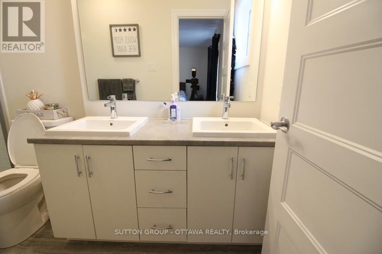 28894848/303-rue-de-l-etang-street/town-of-rockland/clarence-rockland/ontario/K4K0K1_18