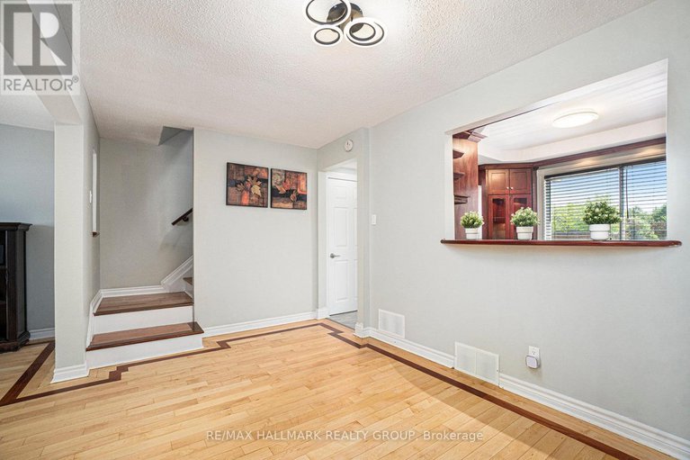 28579284/54-corley-private/heron-gateindustrial-park/ottawa/ontario/K1V8T7_7