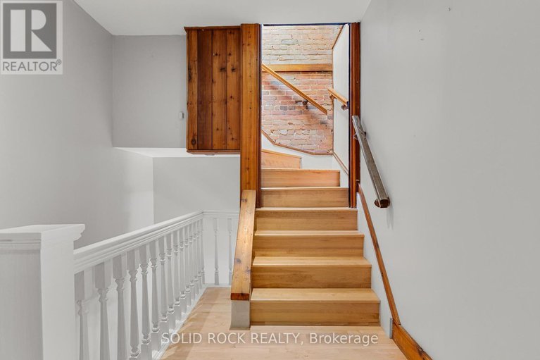 28616919/541-besserer-street/sandy-hill/ottawa/ontario/K1N6C6_24