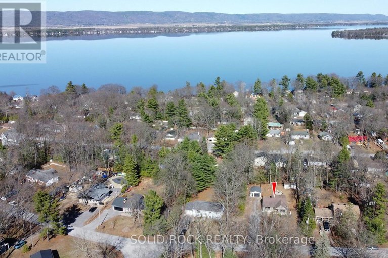 29634428/134-holiday-drive/constance-bay/ottawa/ontario/K0A3M0_3