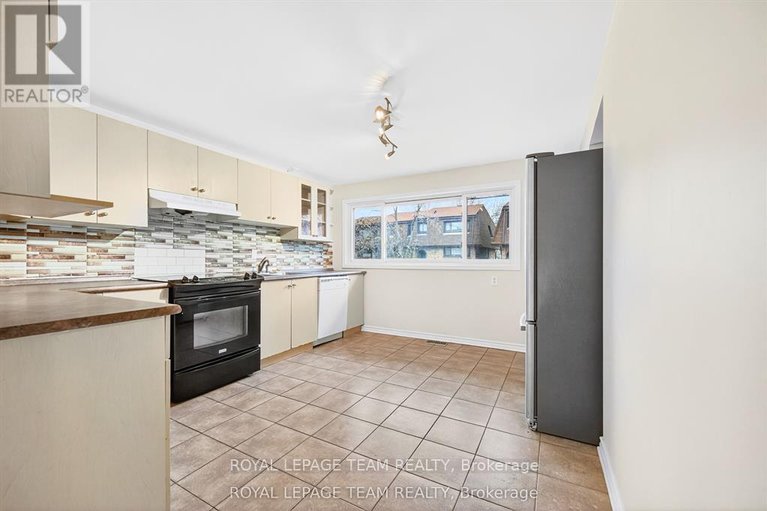 29580107/13-2-bertona-street/manordale/ottawa/ontario/K2G0W3_9