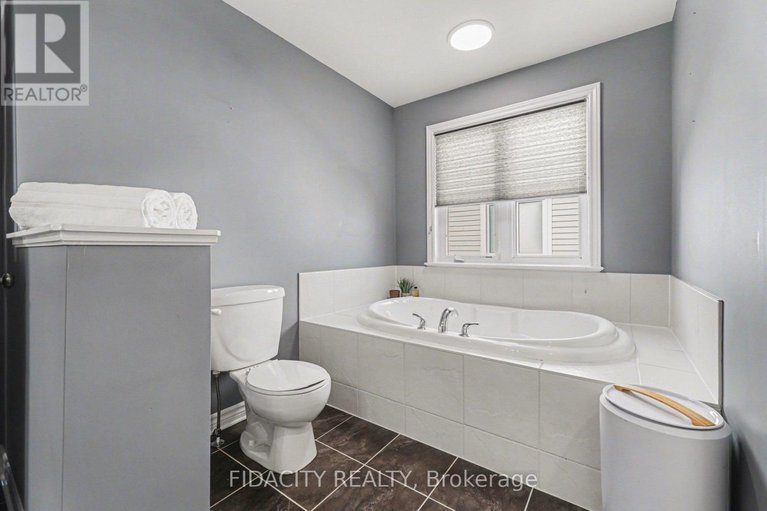 29627307/121-bandelier-way/stittsville-north/ottawa/ontario/K2S0C2_18