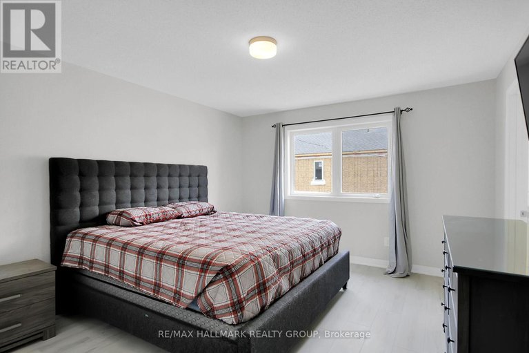 28480332/676-quilter-row/goulbourn-twp-from-franktown-rdsouth-to-rideau/ottawa/ontario/K0A2Z0_23