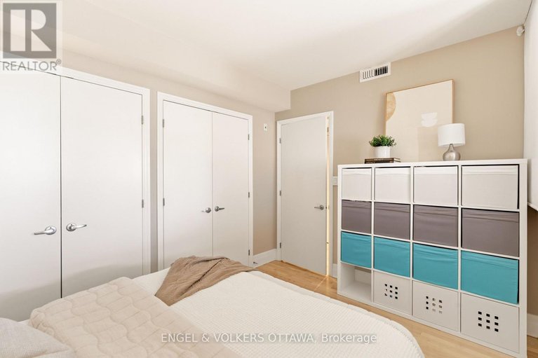 29683466/310-808-bronson-avenue/dows-lake/ottawa/ontario/K1S5A4_23